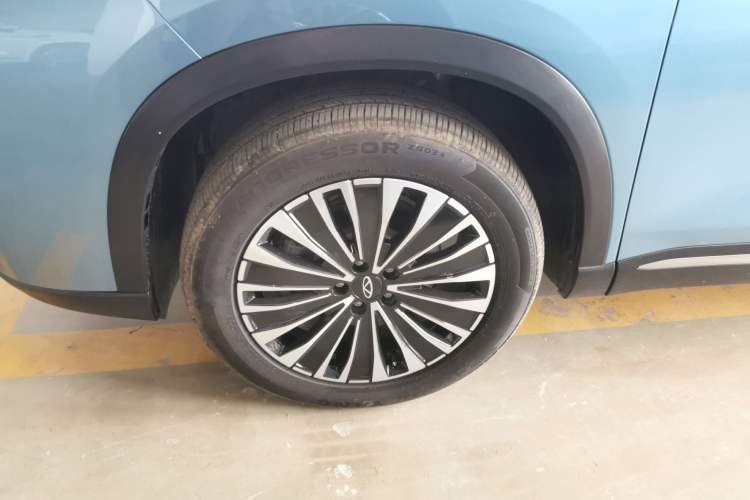 Used Chery Tiggo 8 PLUS C-DM 2025 1.5T 116 km Prestige Version 5 Seats
