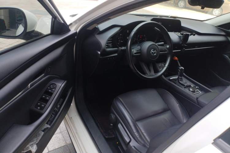 Used Mazda Mazda 3 Axela 2020 1.5L Automatic Luxury Version
