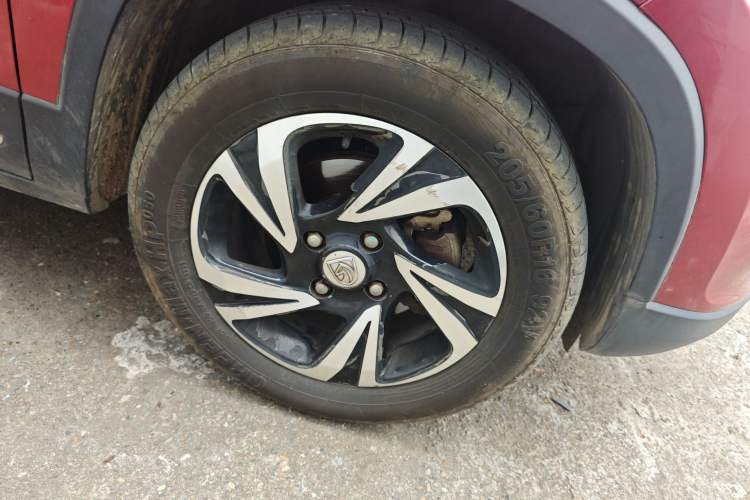 Used Baojun 510 2017 1.5L Automatic Luxury Model Right Front Wheel Hub