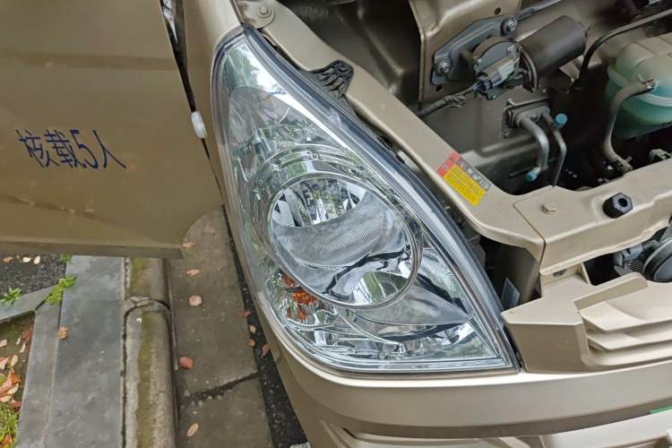 Used Wuling Rongguang S 2023 1.5L Base Version 5/7 Seats Right Front Headlight