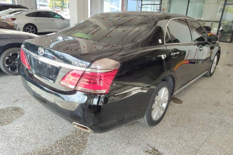 Used Toyota Crown 2012 2.5L Royal Leather Edition
