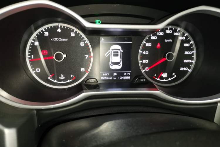 Used Geely Auto Emgrand X7 Sport 2016 1.8TD Automatic ZhiShang Model Odometer Close Up