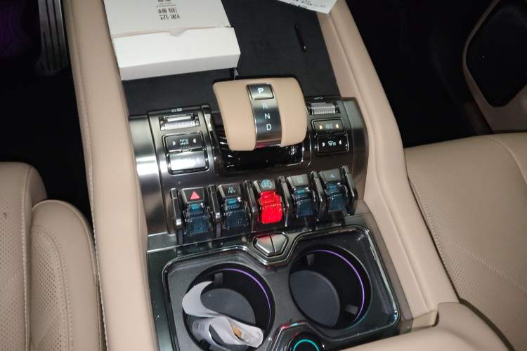 Used Formula Leopard 8 2025 Smart & Brave Flagship Edition 6 Seats Gear Lever