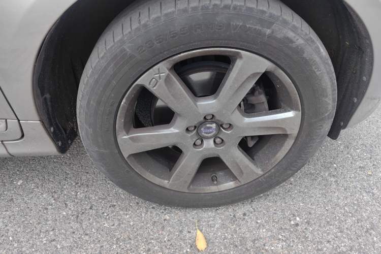 Used Volvo XC60 2014 T6 Zhiyi Edition Right Front Wheel Hub