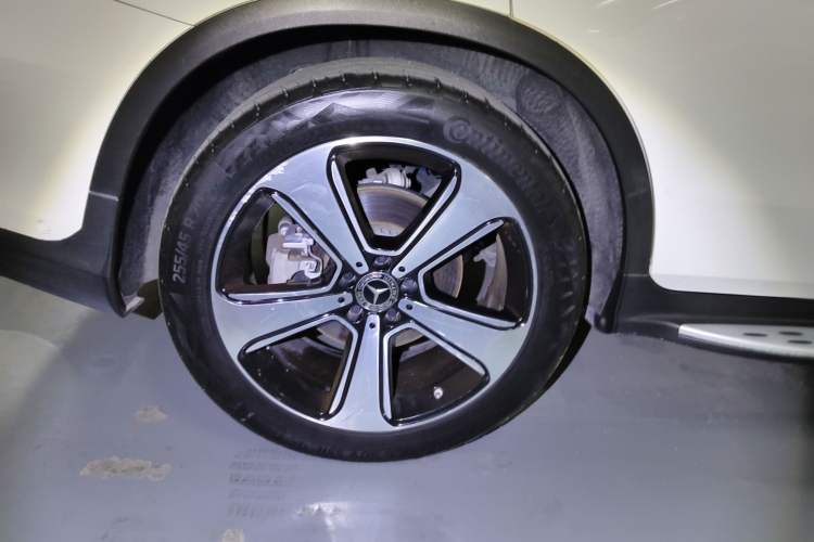 Used Mercedes-Benz GLC 2020 Facelifted GLC 300 L 4MATIC Luxury Edition Right Rear Wheel Hub