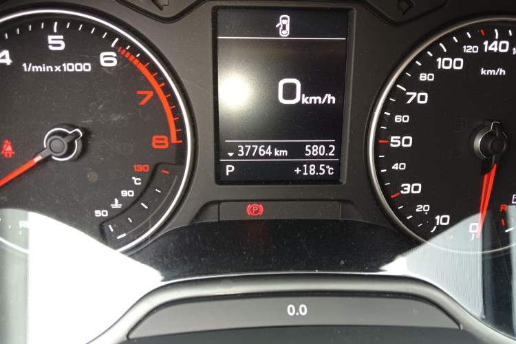 Used Audi A3 2020 Limousine 35 TFSI Style Edition China VI Emission Standard Odometer Close Up