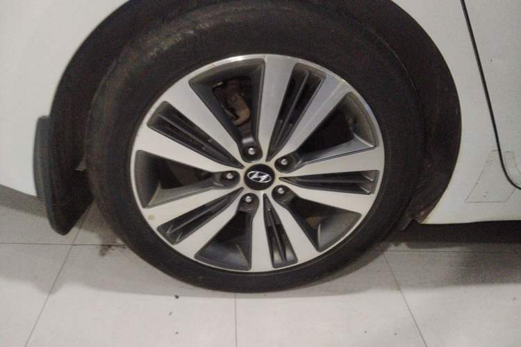 Used Hyundai Mistra 2016 1.8L Automatic Smart GLS Right Rear Wheel Hub