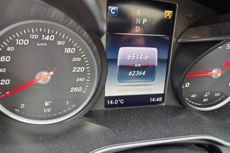 Used Mercedes-Benz C-Class 2018 C 200 L Sport Edition Odometer Close Up