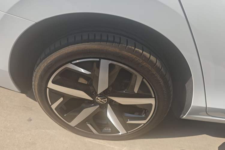 Used Volkswagen Lamando 2025 Lavida L 280TSI DSG Cool & Spicy Edition Right Rear Wheel Hub