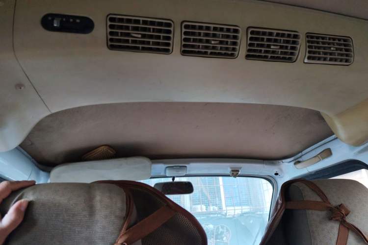 Used Wuling Rongguang 2011 1.2L Base Version
