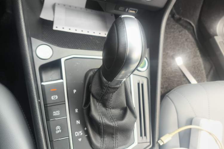 Used Volkswagen Lavida 2024 1.5L Automatic Starry Sky 5 Million Edition Gear Lever