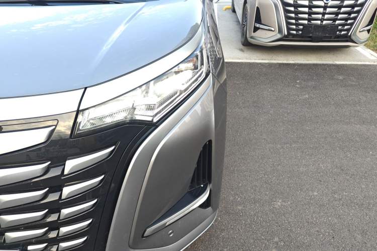 Used Denza D9 2022 DM-i 945 Luxury Model