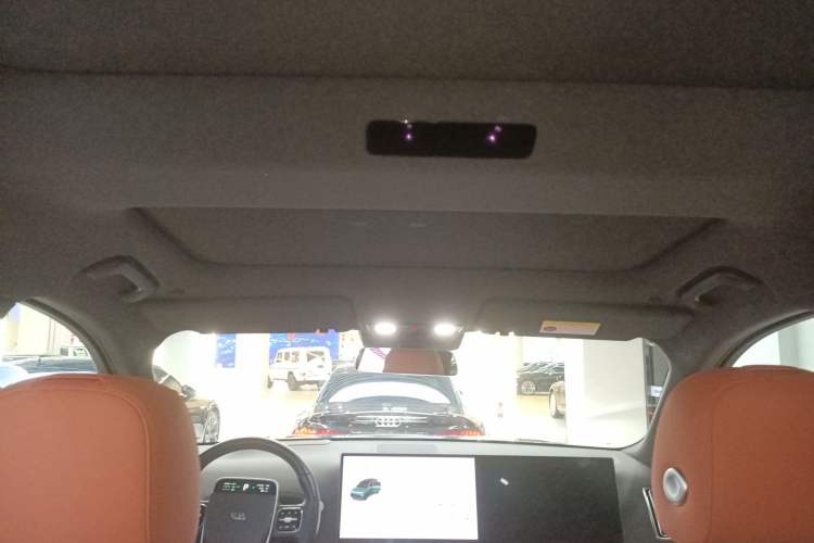 Used Li Auto L8 2023 Pro Model
