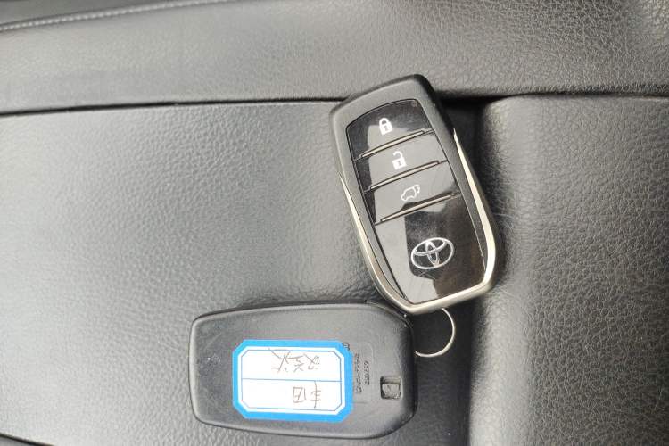 Used Toyota Highlander 2018 2.0T Four-Wheel Drive Prestige Version 7 Seats China V Emission Standard