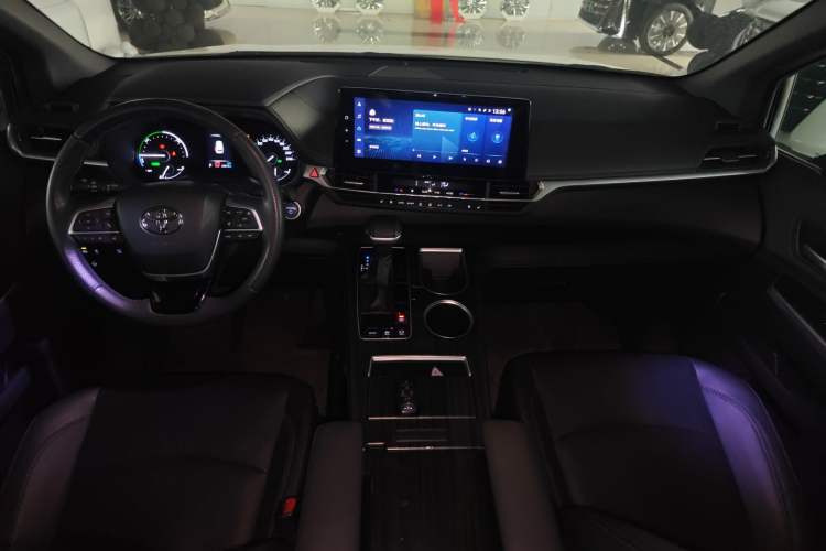 Used Toyota SIENNA 2023 2.5L Hybrid Deluxe Edition