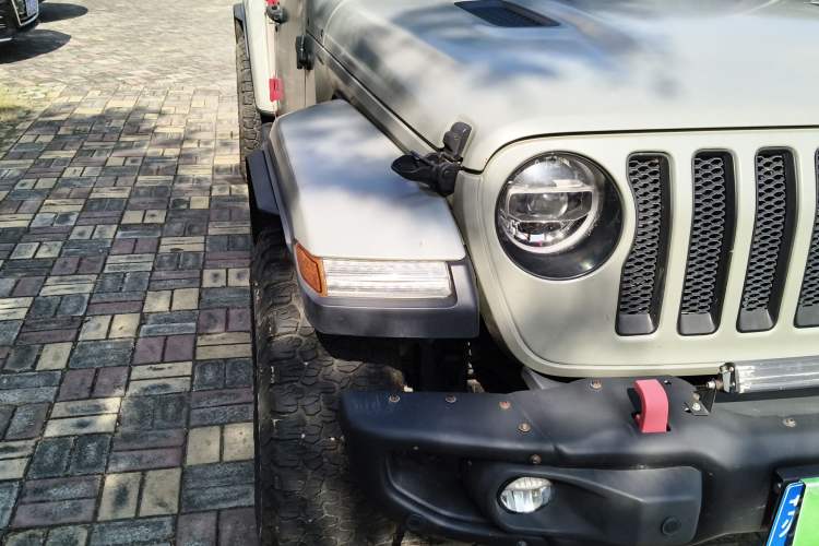 Used Jeep Wrangler 2019 2.0T Sahara Four-Door Version China VI Emission Standard