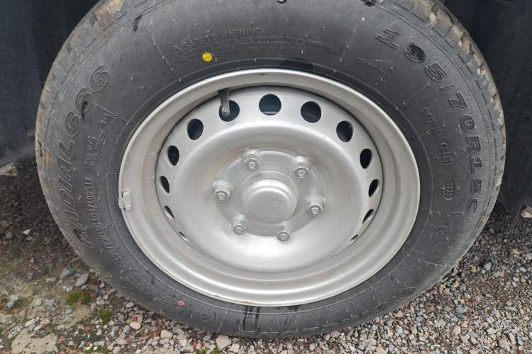 Used Wuling Yangguang 2024 300KM Comfort Version Passenger Van 75kW