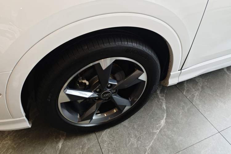 Used Audi Q3 2024 35 TFSI Fashion Dynamic Edition Left Front Wheel Hub