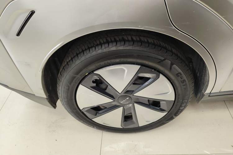 Used AION Y 2022 Plus 70 Enjoy Edition Right Rear Wheel Hub