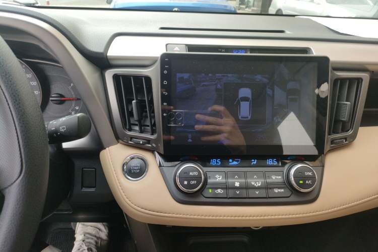 Used Toyota RAV4 2016 2.0L CVT Two-Wheel Drive Fashion Edition China V Standard
