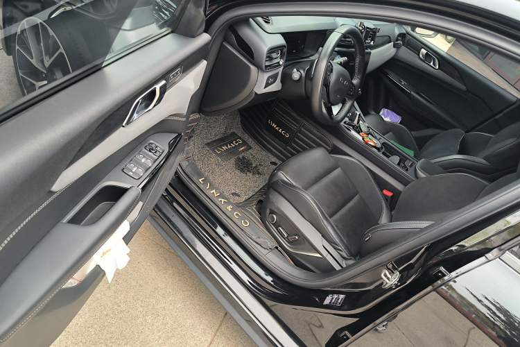 Used Lynk & Co 03 2022 2.0TD DCT JingPro Driver Seat