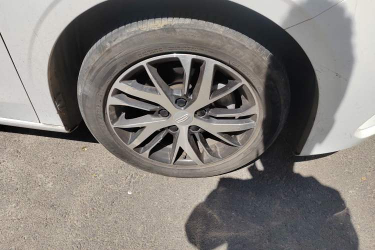 Used Geely Auto Emgrand 2023 4th Generation Champion Edition 1.5L CVT Luxury Model Right Front Wheel Hub