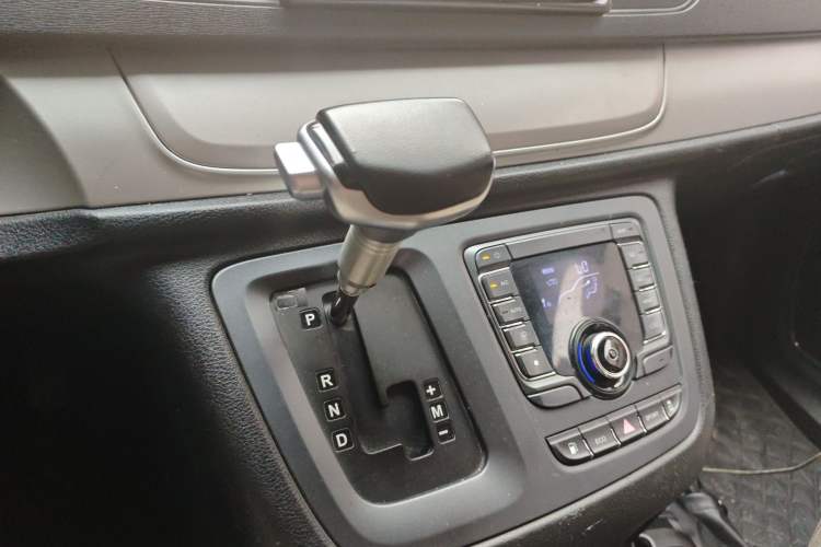 Used SAIC MAXUS G10 2019 Facelift PLUS 2.0T Automatic Smart Edition China VI Standard Gear Lever