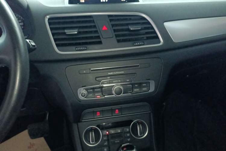 Used Audi Q3 2018 30th Anniversary Edition 30 TFSI Standard Model
