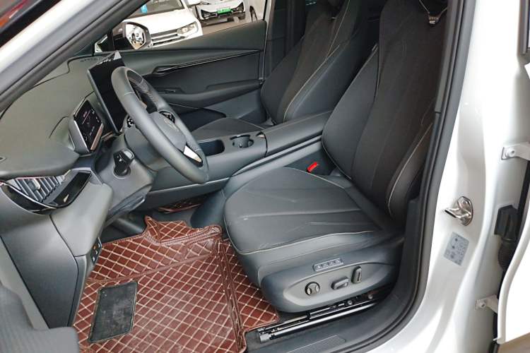 Used Volkswagen ID.UNYX 2024 Pro Long-Range Version Left Front Seat