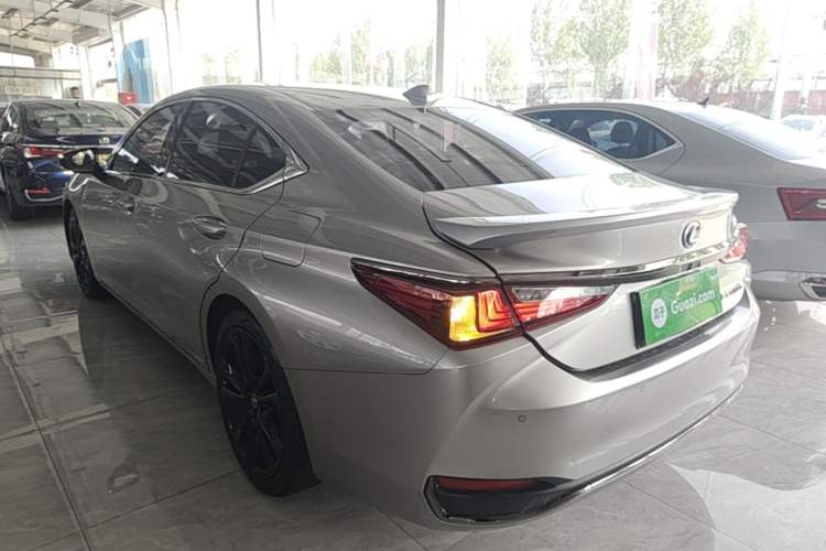 Used Lexus ES 2021 300h F SPORT
