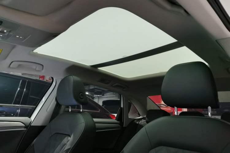 Used Volkswagen Sagitar 2025 Revised Version Three 300TSI DSG Excellence Edition
