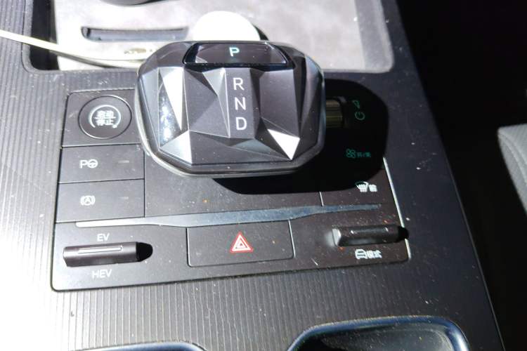 Used BYD Song L DM-i 2025 Intelligent Driving Version 160 km Beyond-Range Type Gear Lever