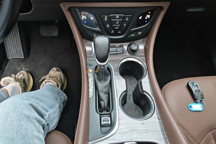 Used Buick Envision 2017 28T Four-Wheel Drive Elite Model Gear Lever