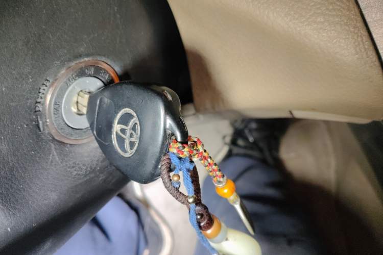 Used Toyota RAV4 2011 2.0L Automatic Luxury Edition Vehicle Key