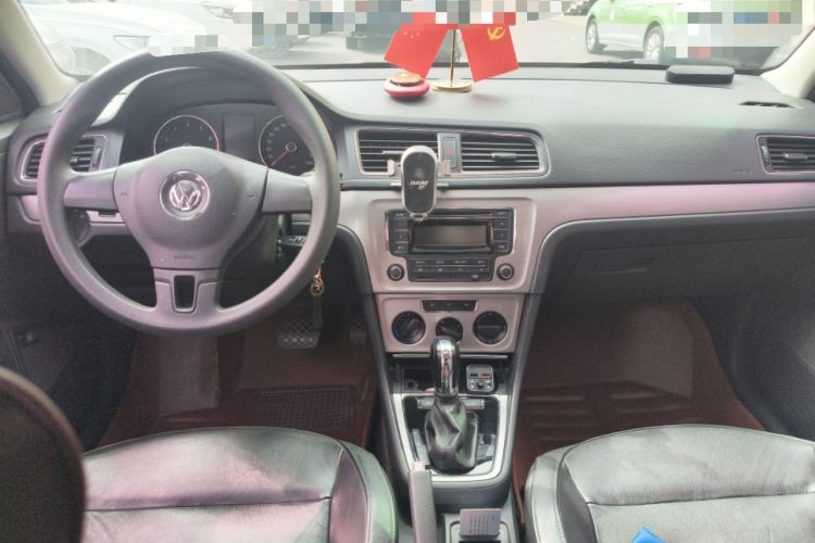 Used Volkswagen Lavida 2013 Restyled Classic 1.6L Automatic Comfort Edition Center Console