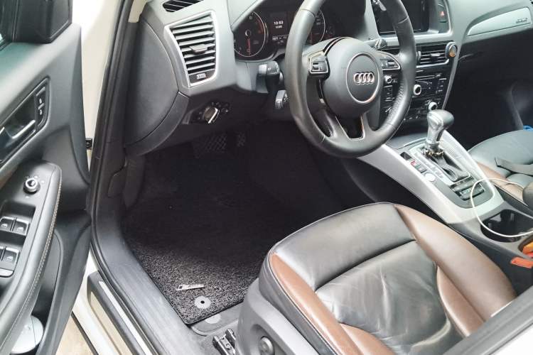 Used Audi Q5 2018 Collector's Edition 40 TFSI Technology Model
