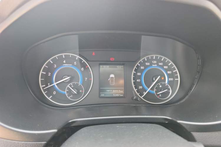 Used Dongfeng Fengon S560 2018 1.8L Manual Urban Model 7 Seats
