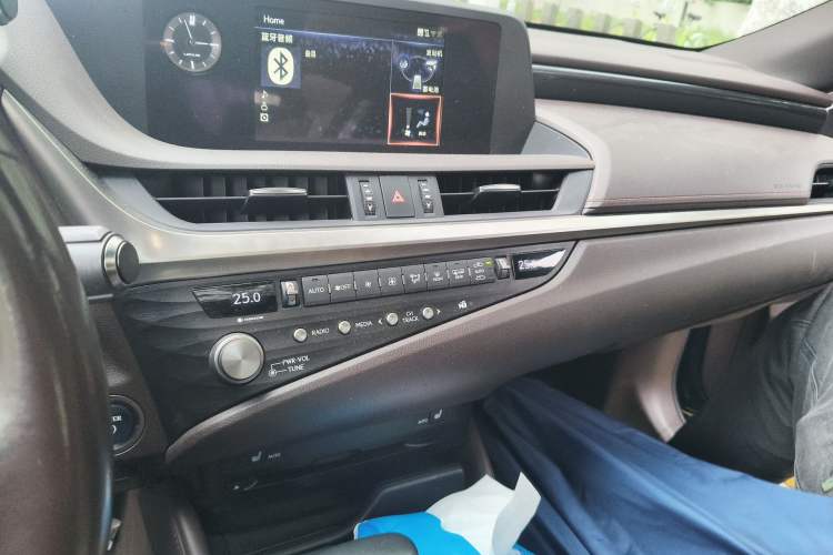 Used Lexus ES 2020 300h Premier Edition