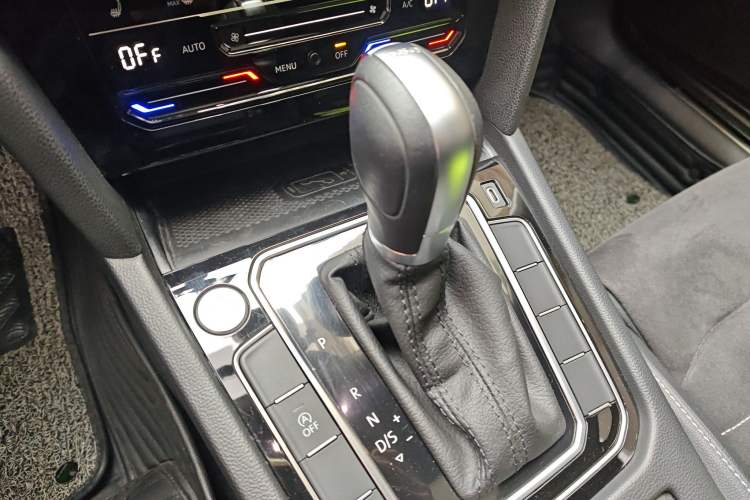 Used Volkswagen Magotan 2020 330TSI DSG Luxury Edition Gear Lever