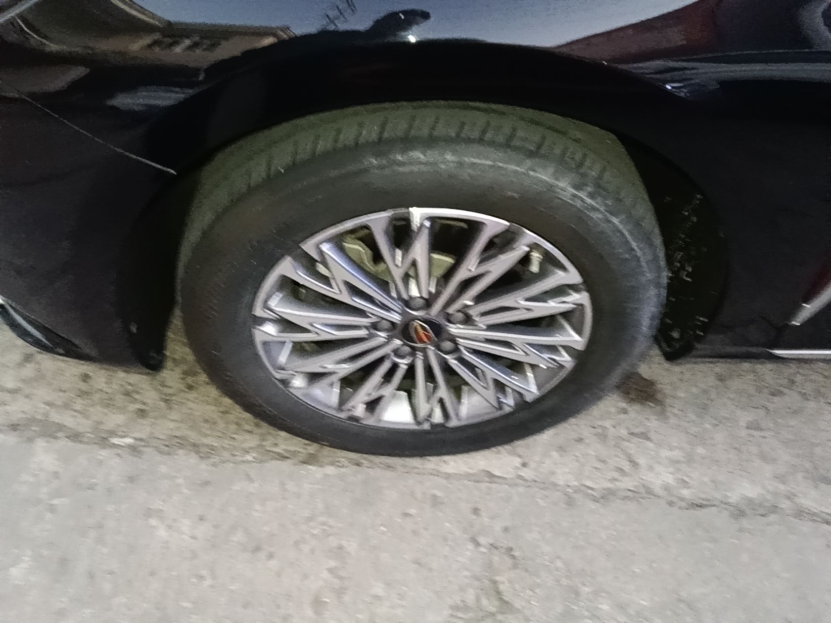 Hongqi H5 2024 2.0T Automatic Smart Connect Flagship Edition - Chinese Trim Xiang — снимка 10