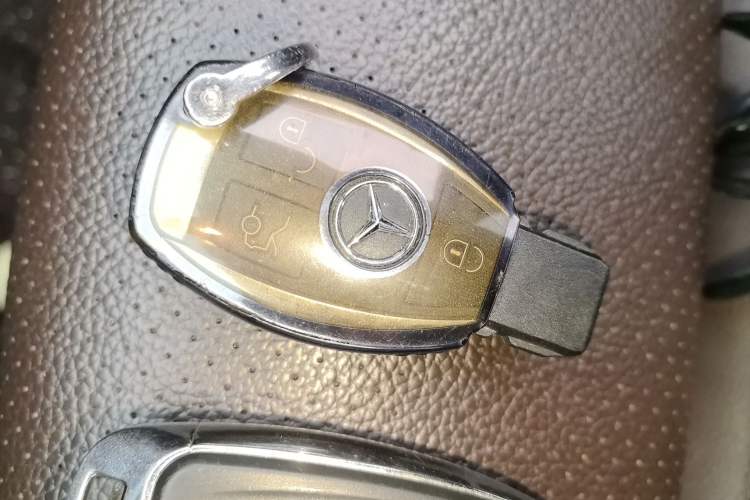 Used Mercedes-Benz GLC 2019 GLC 260 L 4MATIC Dynamic Model Vehicle Key