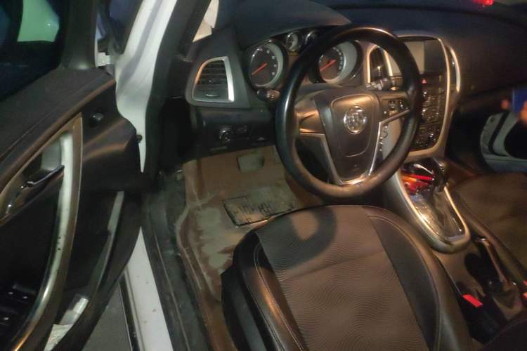 Used Buick GT 2014 XT 1.6L Automatic Fashion Edition Driver Seat