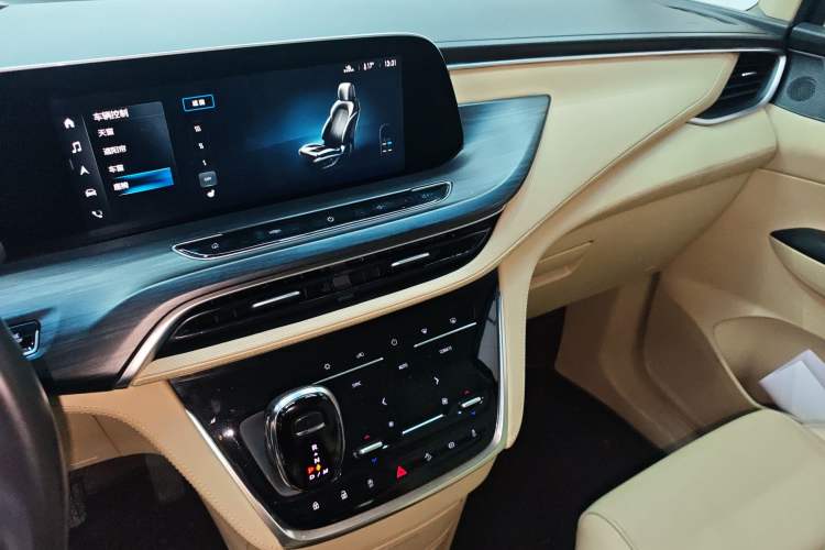 Used Buick GL8 2022 ES Land Cruiser 653T Luxury Model
