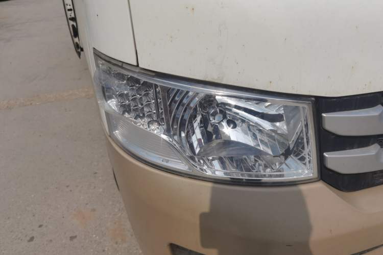 Used Foton Scenic G7 2020 2.4L Commercial Version Long Wheelbase High-Roof 10-Seater Bus China VI Emission Standard 4K22D4M Right Front Headlight