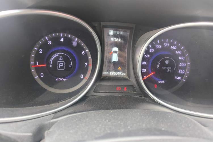 Used Hyundai Santa Fe 2013 2.4L Automatic Two-Wheel Drive Smart Version