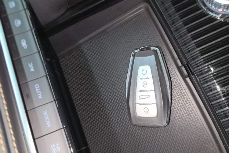 Used Geely Auto Monjaro L 2024 2.0TD DCT EVO Two-Wheel Drive Long-Range Version Vehicle Key