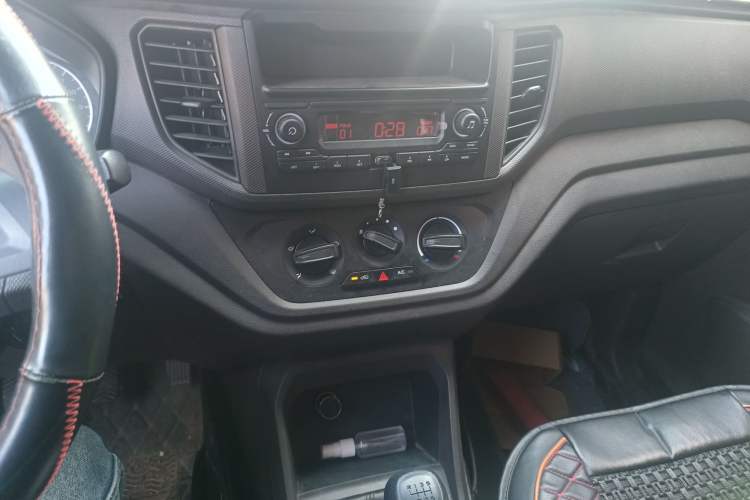 Used Wuling Hongguang V 2019 1.5L Jingqu Version China VI LAR