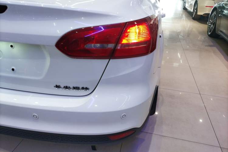 Used Ford Focus 2018 Sedan Classic 1.6L Automatic Trendy SmartDrive Edition