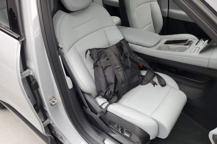 Used Nio ES6 2024 75 kWh Right Front Seat