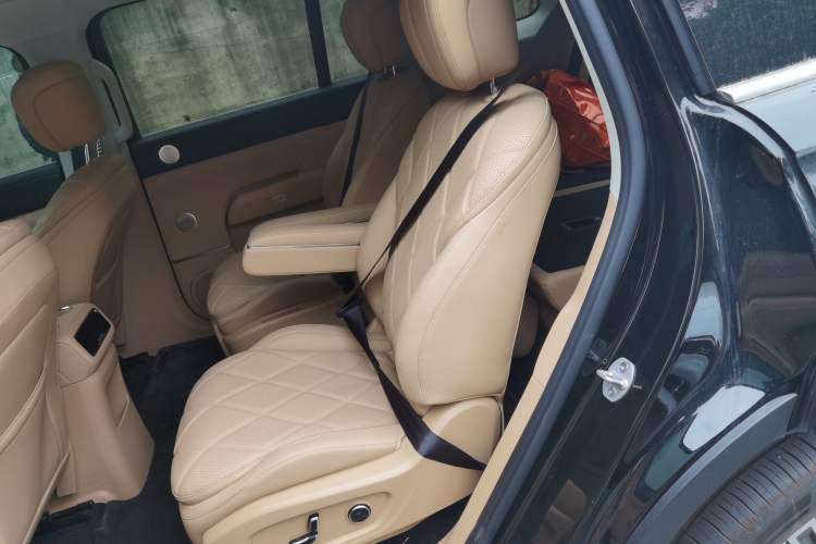 Used Chery T11 2026 Model 220 Rear-Drive Dual IMAX Theater Edition
